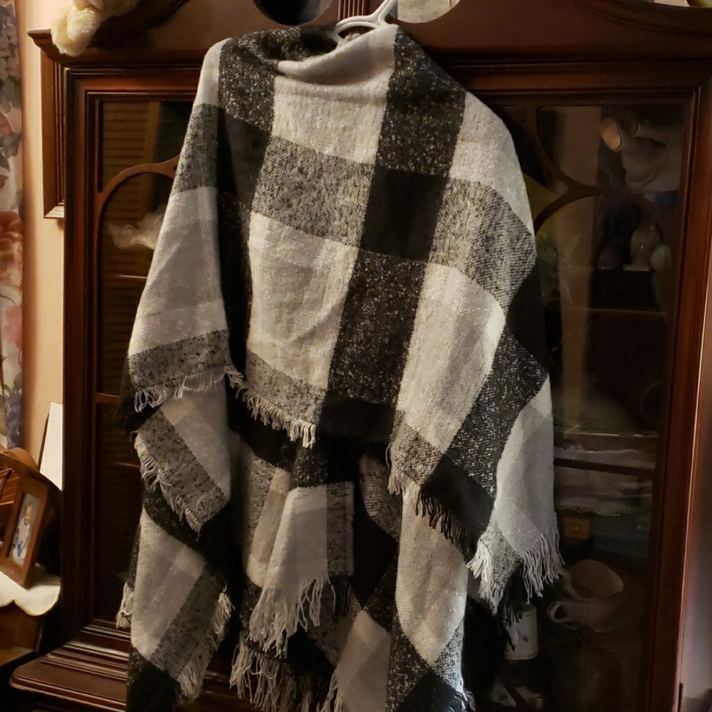 Black  and white wrap